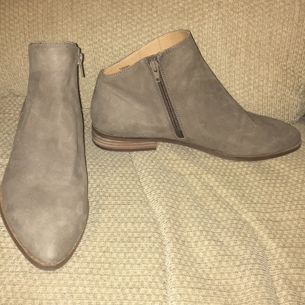 🤠NWT Lucky Taupe Genuine Leather/Suede Booties